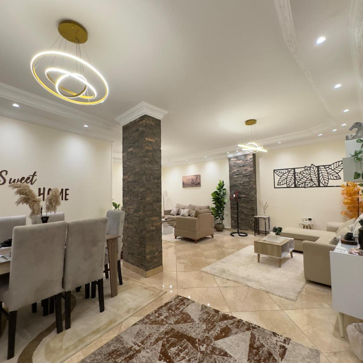 In Sheikh Zayed With Private Entrance Apartment
