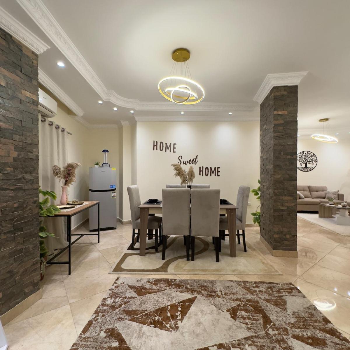 In Sheikh Zayed With Private Entrance Apartment *